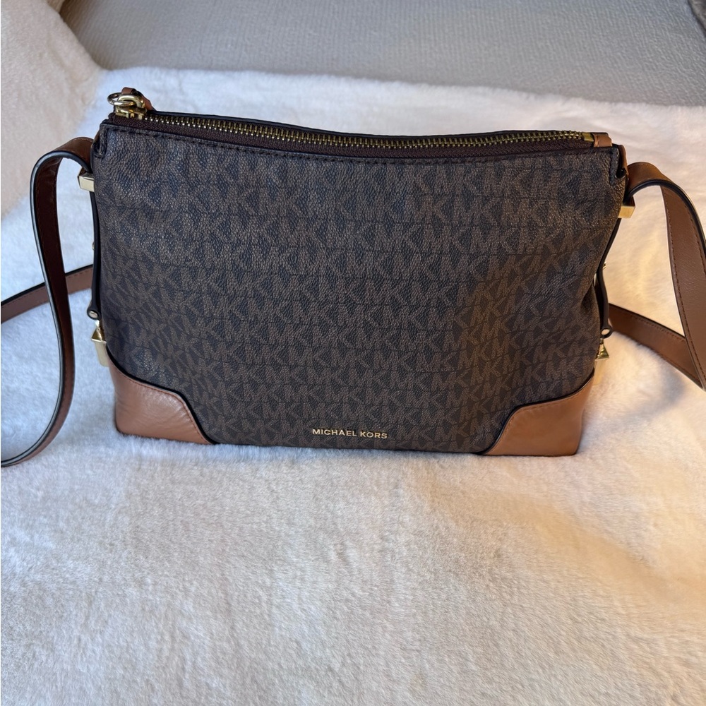 Michael Kors Signature Brown and Tan Crosby Crossbody / Messenger Bag
